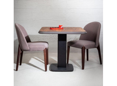 Bois - Mobilier de salle à manger: Table carrée avec quatre chaises élégantes