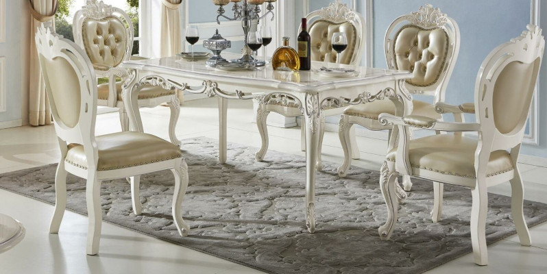 Ensemble de 4 chaises de salle à manger design Chesterfield de style baroque en cuir.