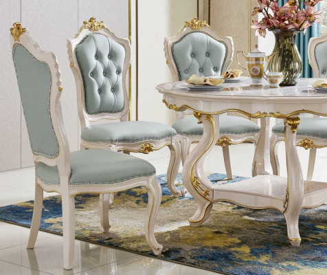 HellBlue he Chesterfield Chair Luxury Dining room Designer Chairs Upholstery Einistzer Baroque style.  Bleu clair, fauteuil Chesterfield, chaises de salle à manger de luxe, chaises design, rembourrées, style baroque.