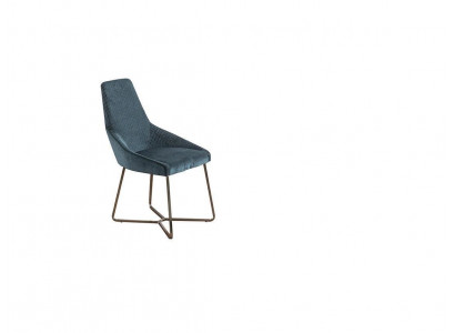 Des chaises design modernes exclusives de couleur verte de luxe dans la salle à manger nouveauté